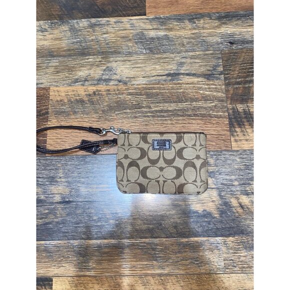 Coach‎ Wristlet - Picture 1 of 2